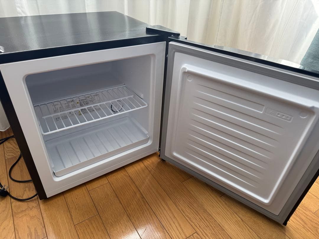 送料込み＊Simplus 2022年製1ドア冷凍庫＊SP-31LRF1-BK