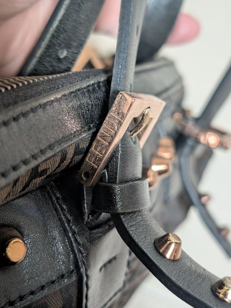 FENDI ズッカ スタッズ付き ミニボストンバッグ 8BL006