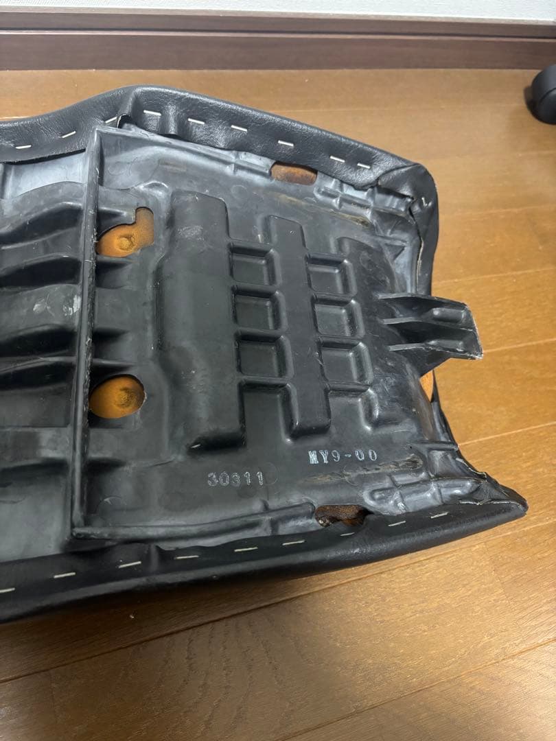 cb400sf nc31黒 純正タックロール