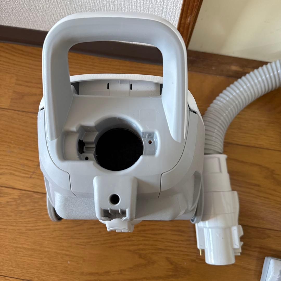 HITACHI 日立　電気掃除機　CV-KV70K ホワイト　2023年製