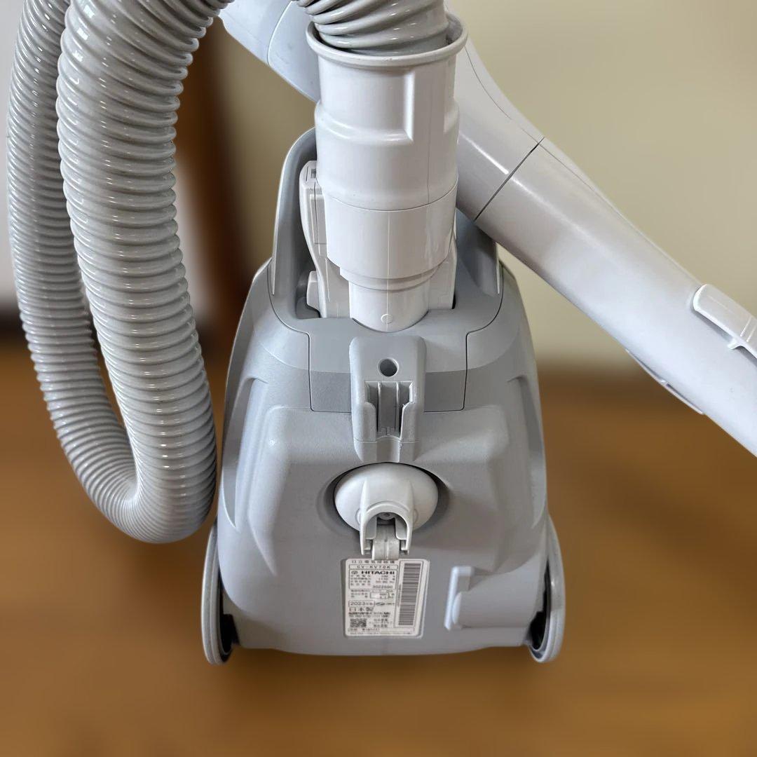 HITACHI 日立　電気掃除機　CV-KV70K ホワイト　2023年製