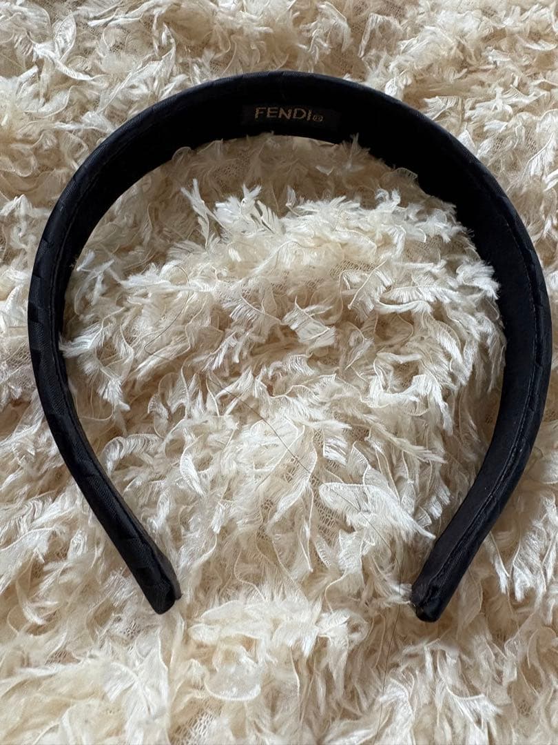 FENDI ブラック ヘアバンド　カチューシャ