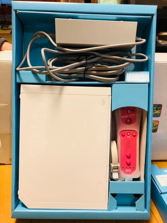 Wii本体＋パーティ♪♪ソフト3本+リモコン追加てプレゼント！