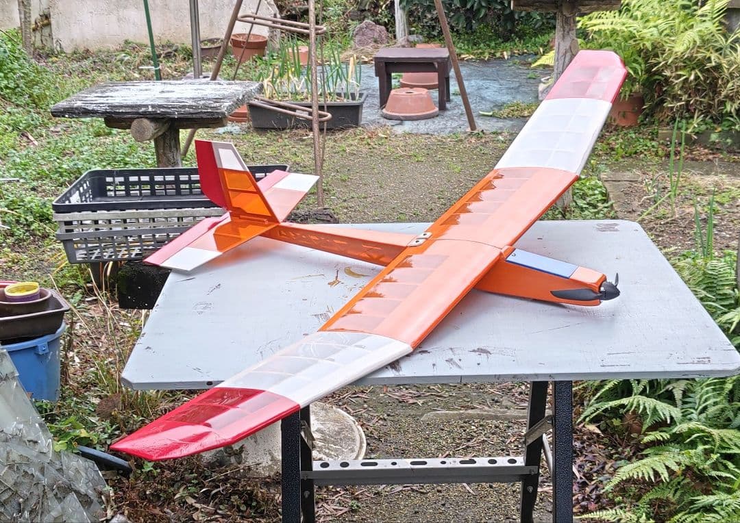 ラジコン飛行機（電動モーターグライダー）