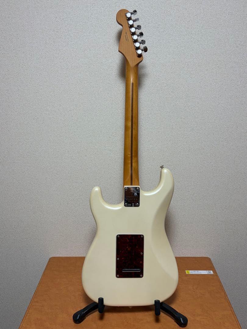 m*u様 Fender Stratocaster アイボリー