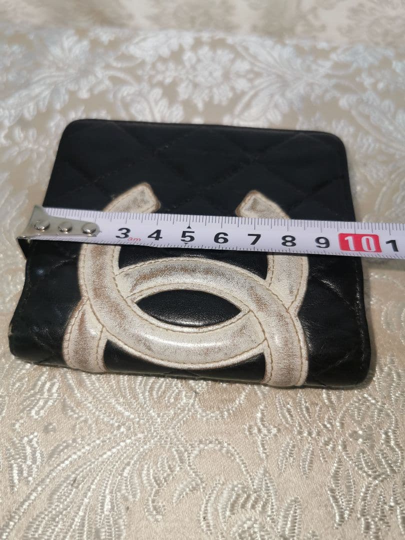 シャネル　CHANEL　ブラック　二つ折り財布　キルティング