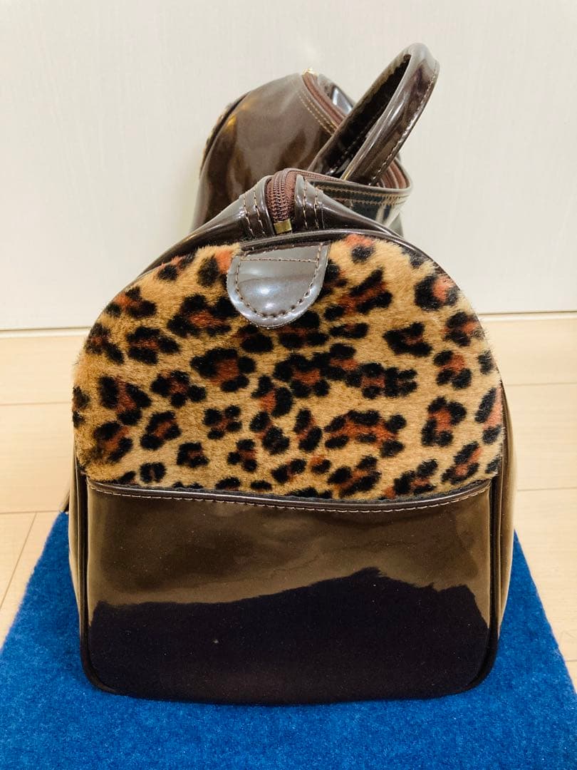 【楽一番】　ハローキティ　ヒョウ柄　ボストンバッグ　エナメル　カオハナ