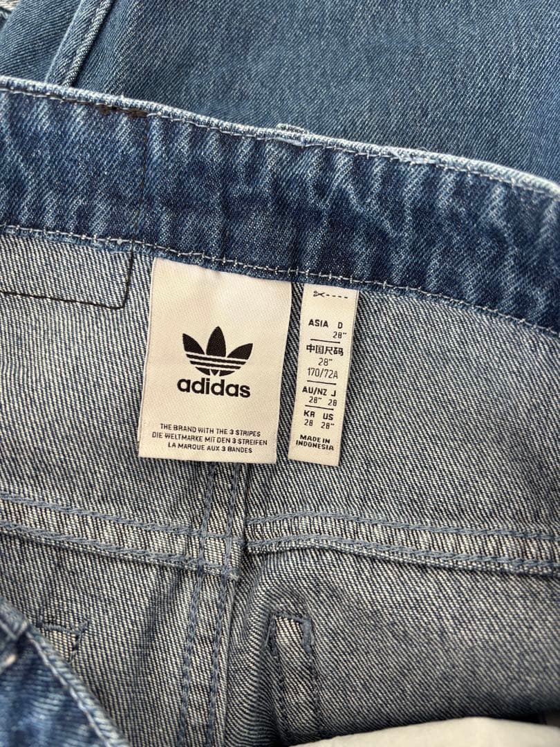 adidas ワイドレッグデニムパンツ サイドストライプ