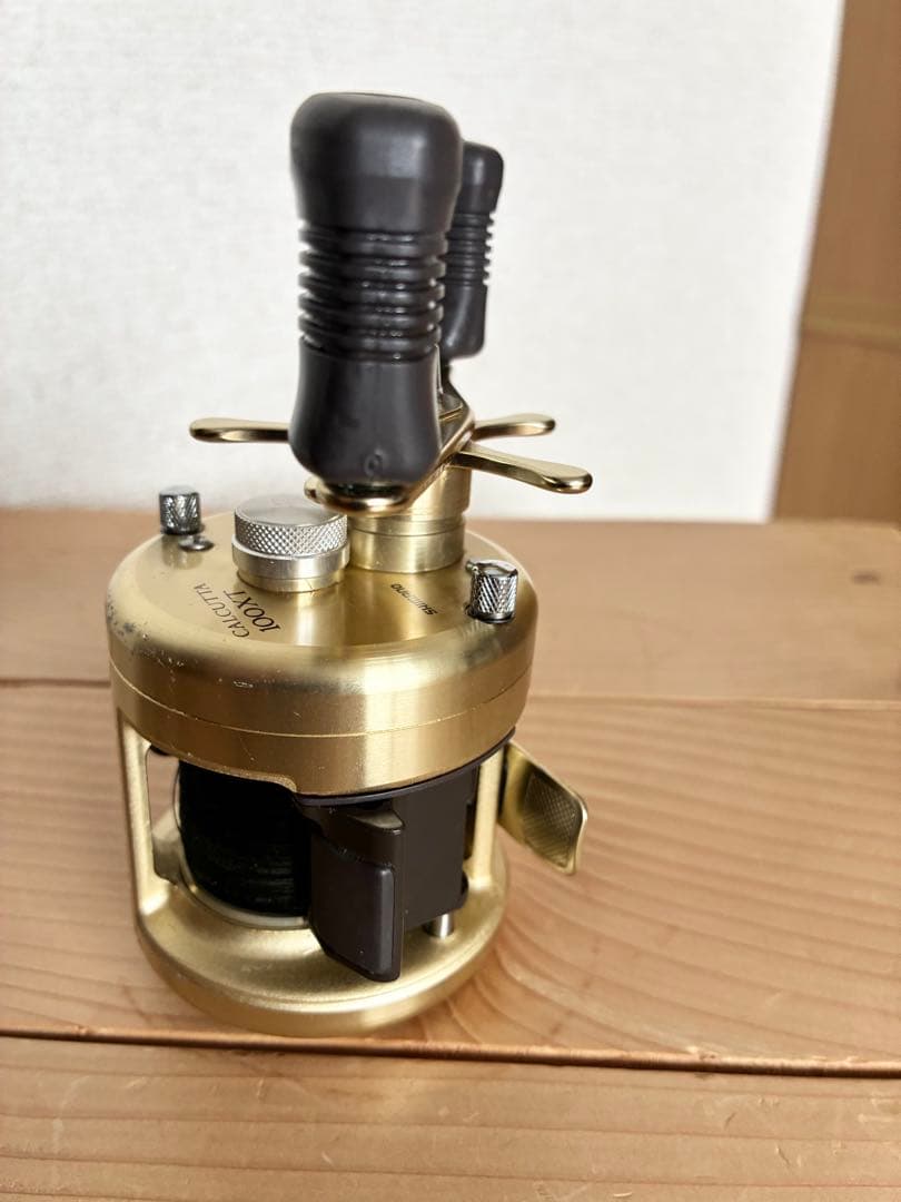 SHIMANO CALCUTTA 100XT (右)ベイトリール