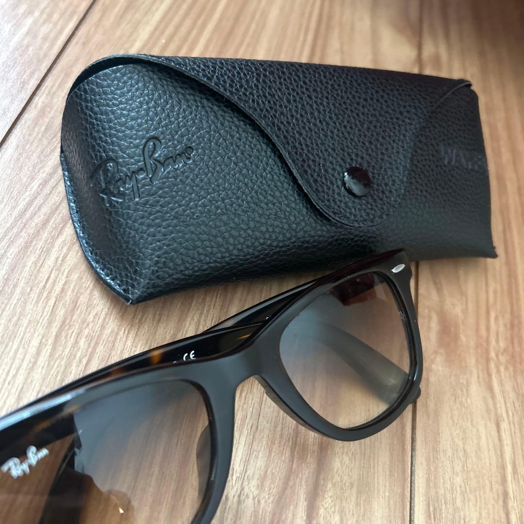 【本日限定値下】Ray-Ban Wayfarer ブラックサングラス ケース付き