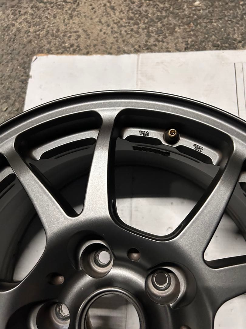 TWS T66-F 16x8.0J +30 2本