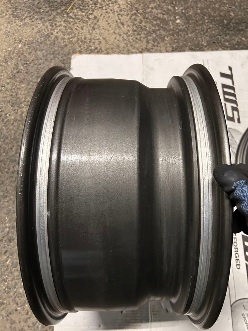 TWS T66-F 16x8.0J +30 2本