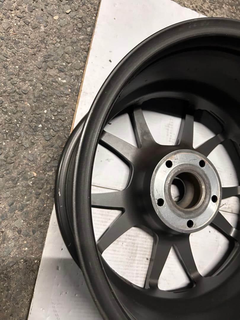 TWS T66-F 16x8.0J +30 2本