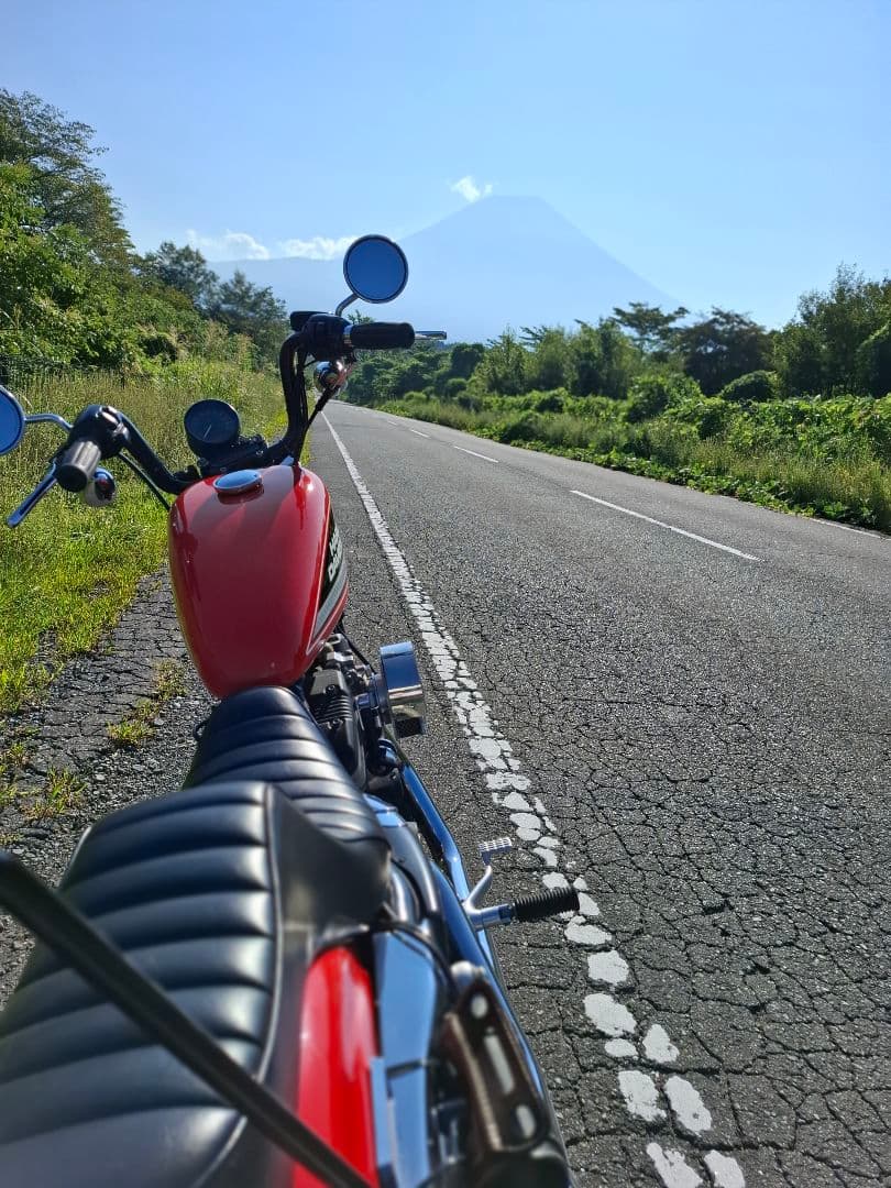 Tramp バイク用シート 黒 ストライプデザイン　ゲル入り