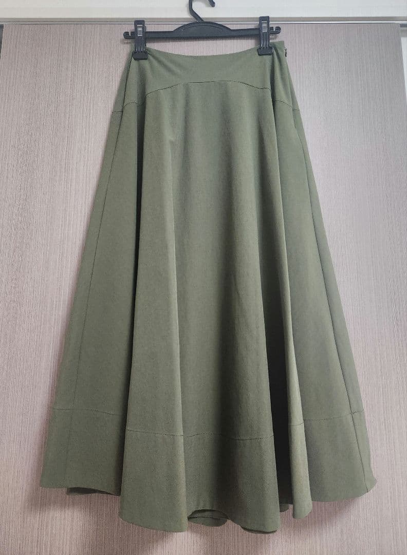 新品未使用シビラのスカート