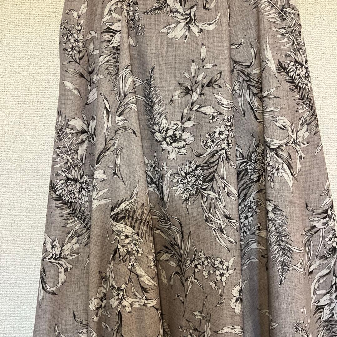 【新品未使用】JUSGLITTY ロングスカート　2 花柄　グレー　フラワー　M