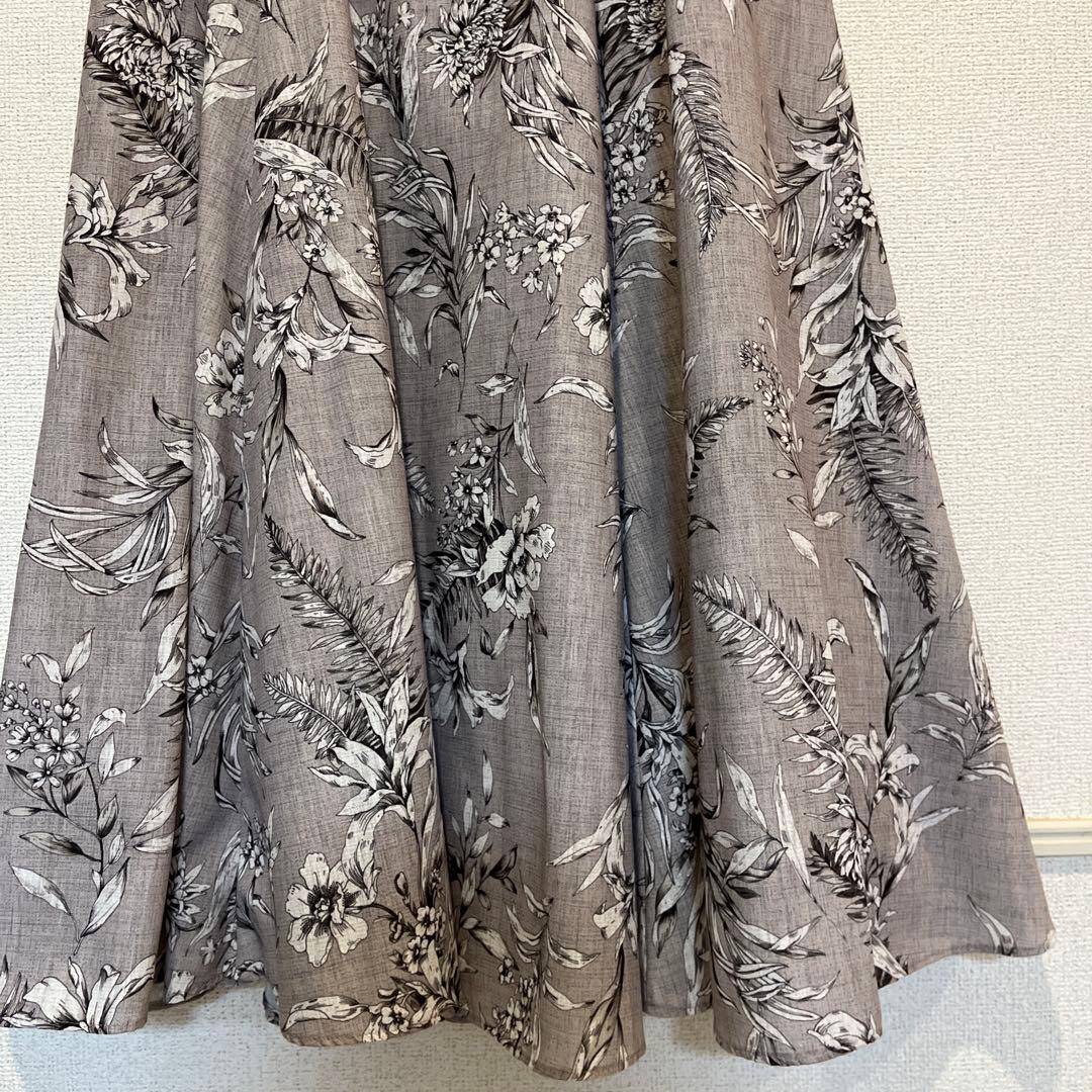 【新品未使用】JUSGLITTY ロングスカート　2 花柄　グレー　フラワー　M
