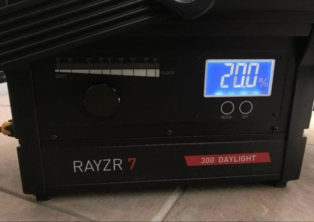 RAYZR 7 フレネルライト 300W デイライトケース付