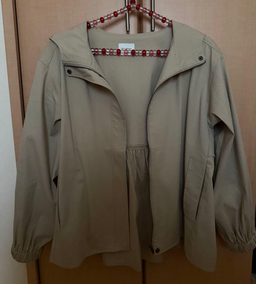 今期！新品　撥水バックギャザーフードジャケット　アーバンリサーチドアーズ　コート