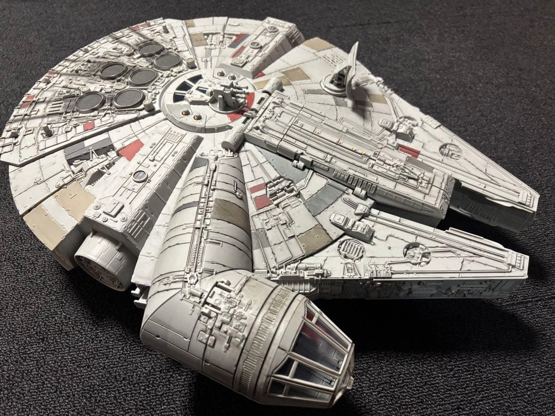 【即日発送】スター・ウォーズ フォースの覚醒 ミレニアム・ファルコン　フィギュア