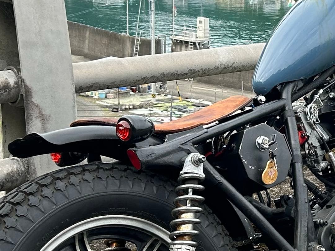 sr400 本革シート　レザーシート　チョッパー　ボバー　パンヘッド　2％