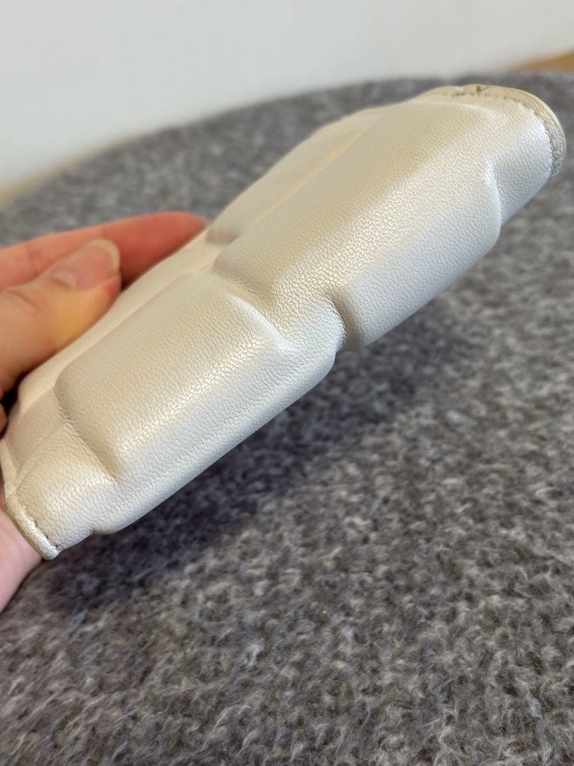 ボッテガヴェネタ⭐︎ 二つ折り財布　白