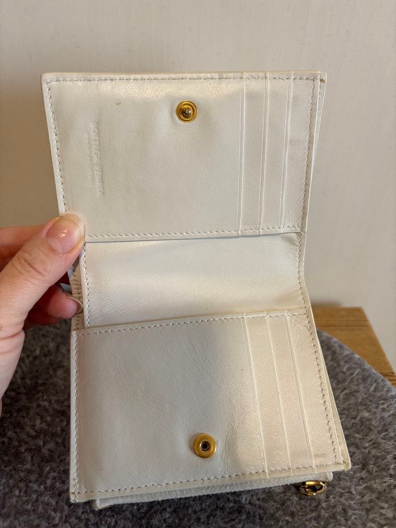 ボッテガヴェネタ⭐︎ 二つ折り財布　白