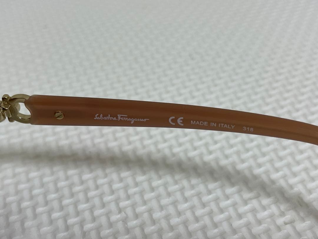 ポ*ン様 【美品】★サルヴァトーレフェラガモ サングラス ベージュ 旧ロゴ