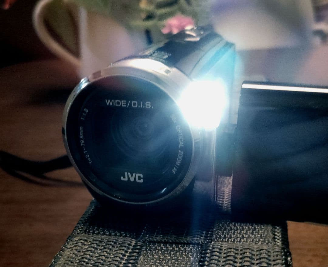 n*u様 JVC ビデオカメラ　GZ-E565-T 　追加バッテリー、SDカード