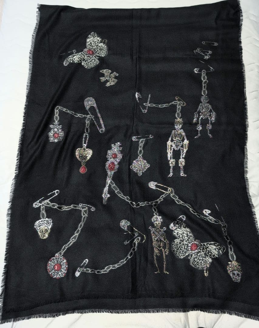 Alexander McQueen　スカルスカーフ　カシミヤ100% タグ取れ