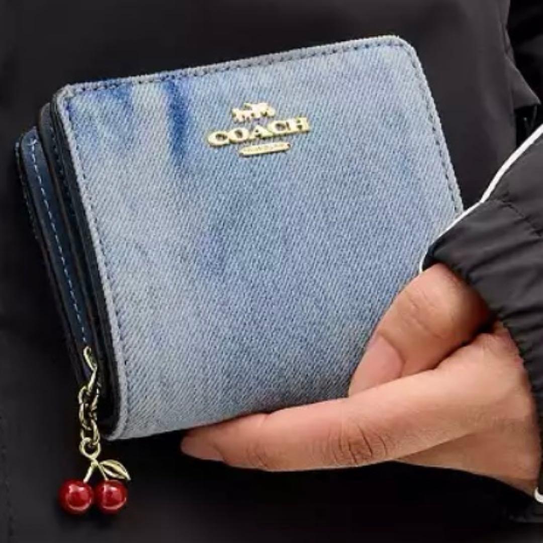 可愛いすぎ☆新品☆COACH☆デニム☆チェリー☆二つ折り財布☆