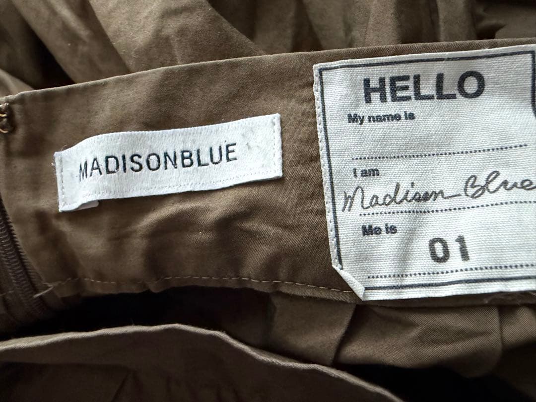 名品MADISONBLUEマディソンブルータック ボリュームスカートカーキ 01