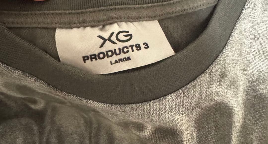 XG WOKE UpTシャツ
