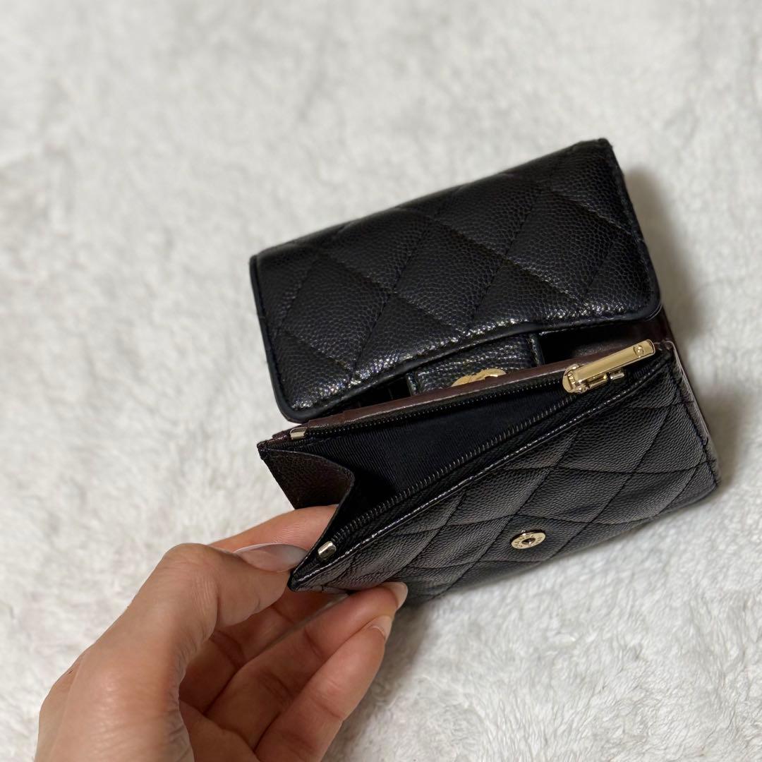 CHANEL 三つ折り財布 ブラック　キャビアスキン