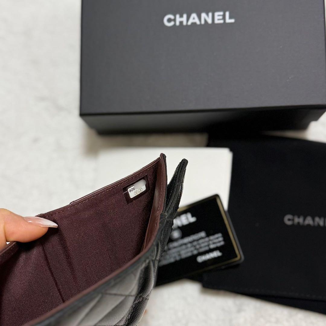 CHANEL 三つ折り財布 ブラック　キャビアスキン