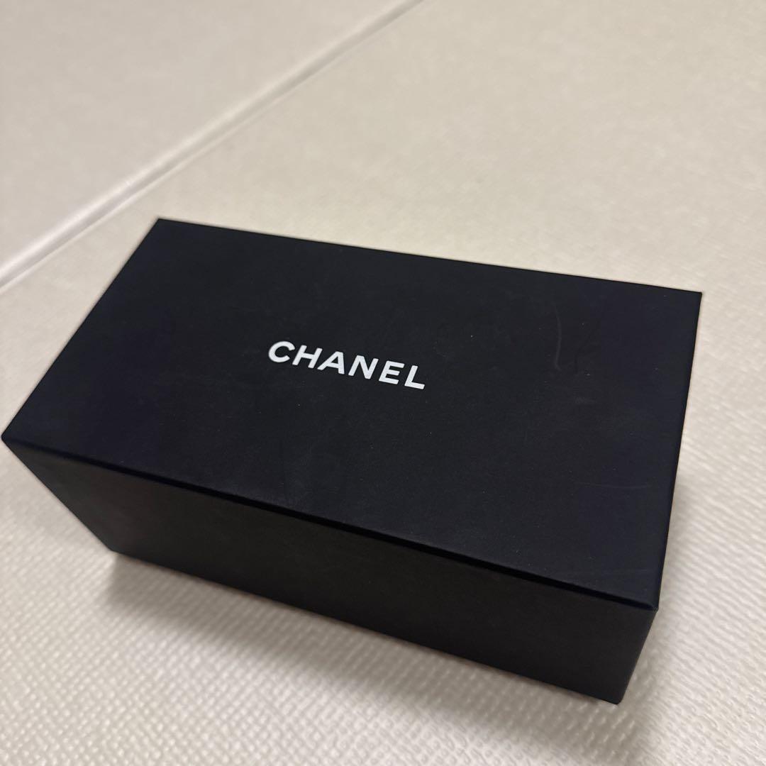【新品未使用】CHANEL スクエア シェイプ サングラス ブラック　チェーン黒