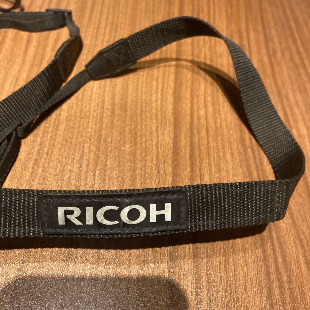 RICOH G700 コンパクトデジタルカメラ　バッテリー 2個充電器付