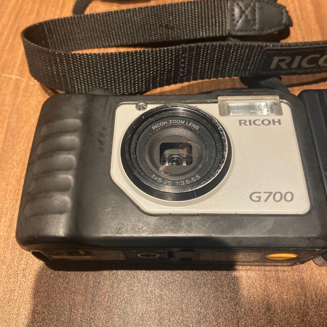 RICOH G700 コンパクトデジタルカメラ　バッテリー 2個充電器付