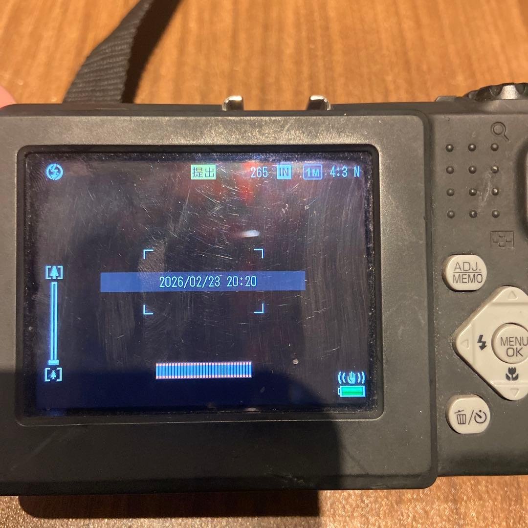 RICOH G700 コンパクトデジタルカメラ　バッテリー 2個充電器付