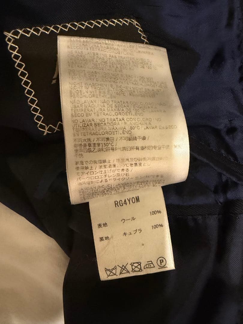 Brioni（ブリオーニ）のダブルブレスト・テーラードジャケットです