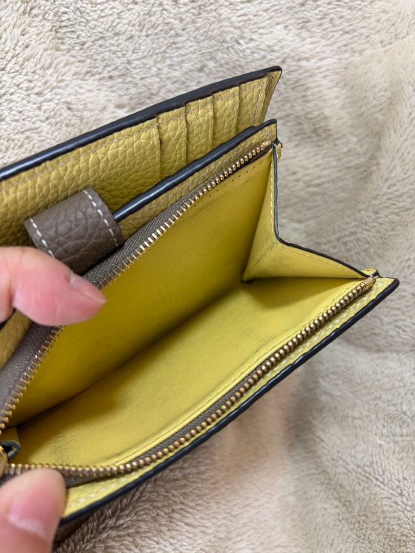 ボナペンチュラ　ベルト付き二つ折り財布