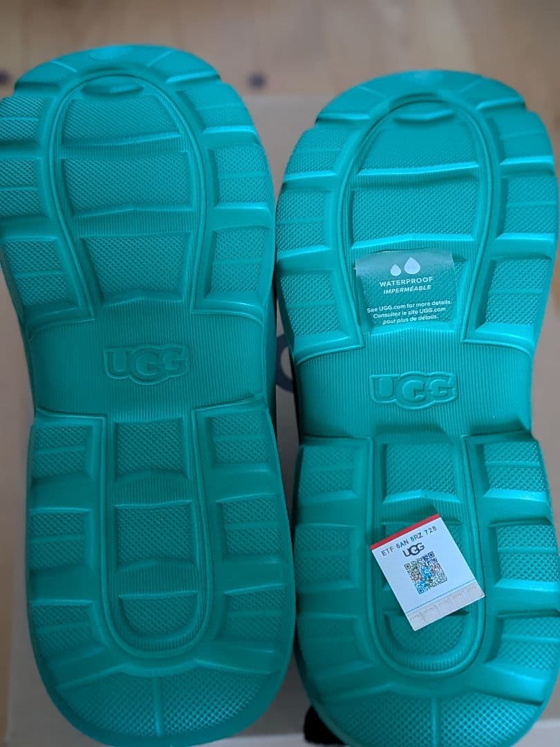 靴 UGG