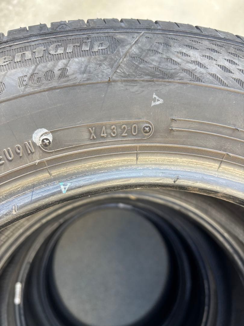 ②195/65R15 Efficient Grip EG02 4本のうち2本
