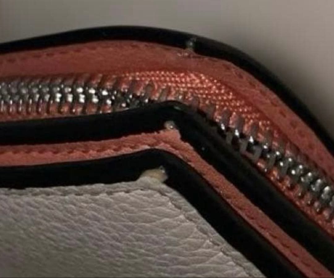 正規品　LOEWE レザー 二つ折り ベージュ　ピンク
