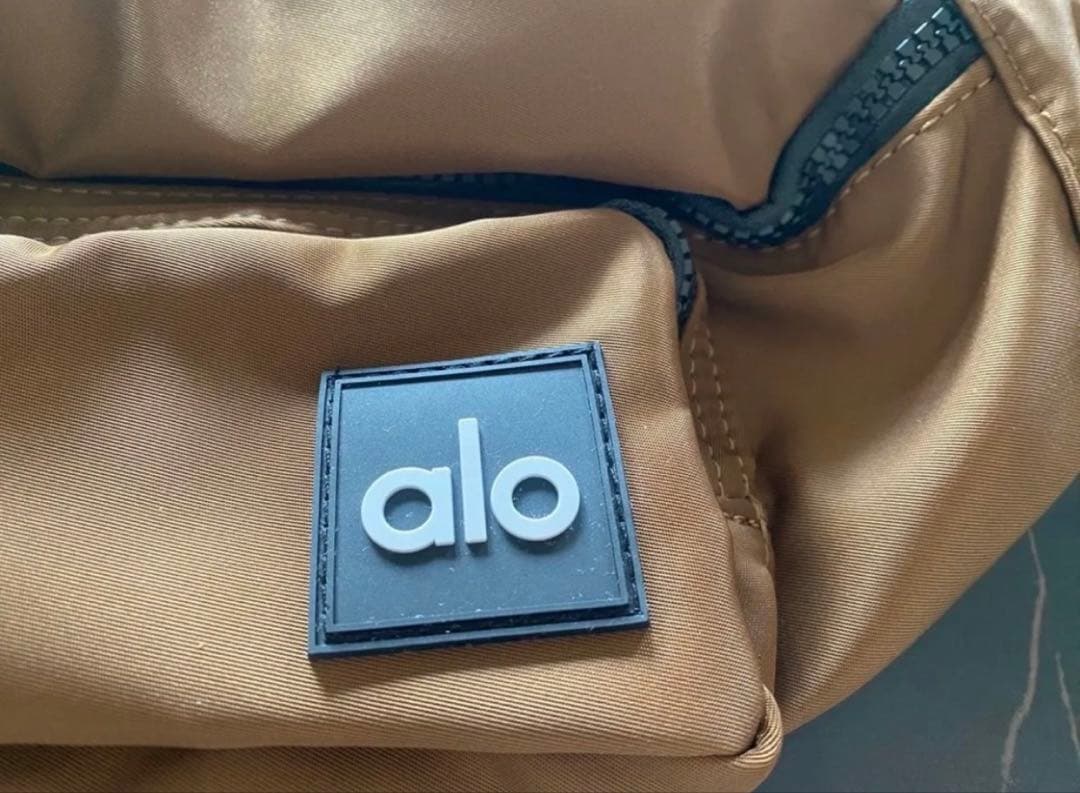 Al o Yoga ボディバッグ ブラウン
