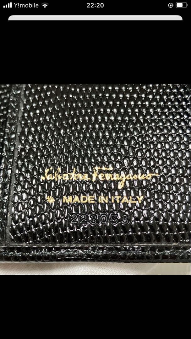 未使用Salvatore Ferragamoレザー二つ折り財布　ヴァラリボン　黒