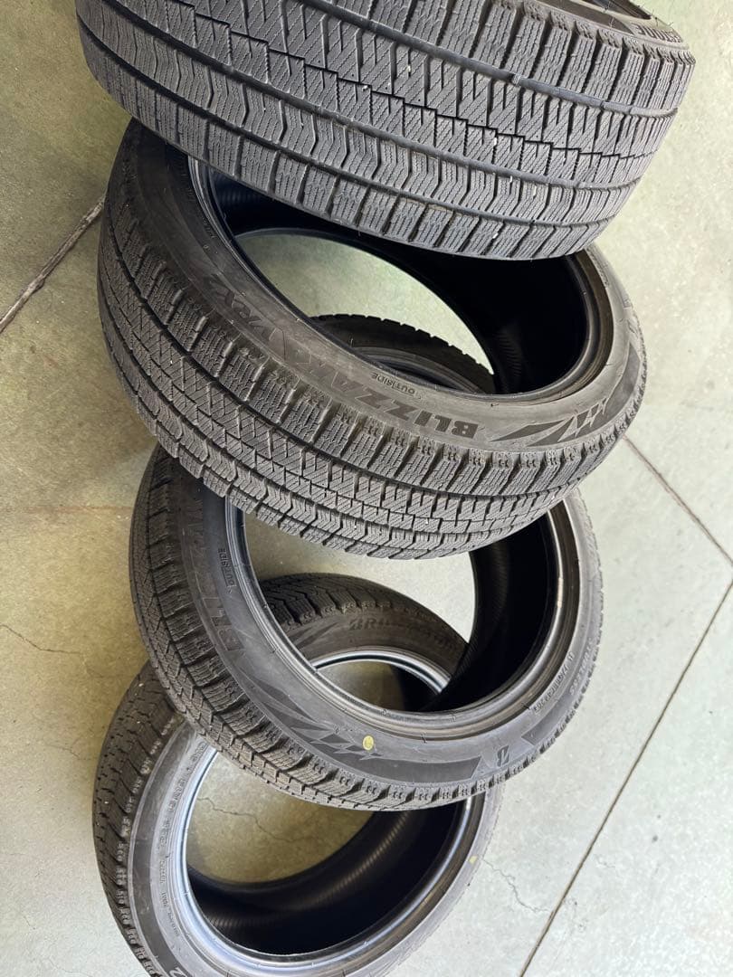 中古　ブリヂストン　VRX2 225/45R18 4本