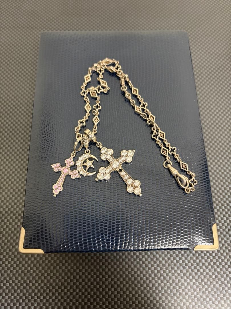 ローリーロドキン　クロス ネックレス