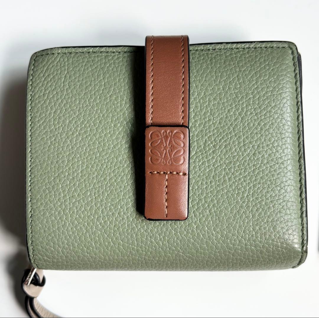 LOEWE グリーン 二つ折り財布