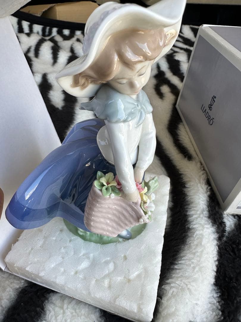 え*ん様 リヤドロ LLADRO 置物 フィギュリン 5222 きれいな花ばかり